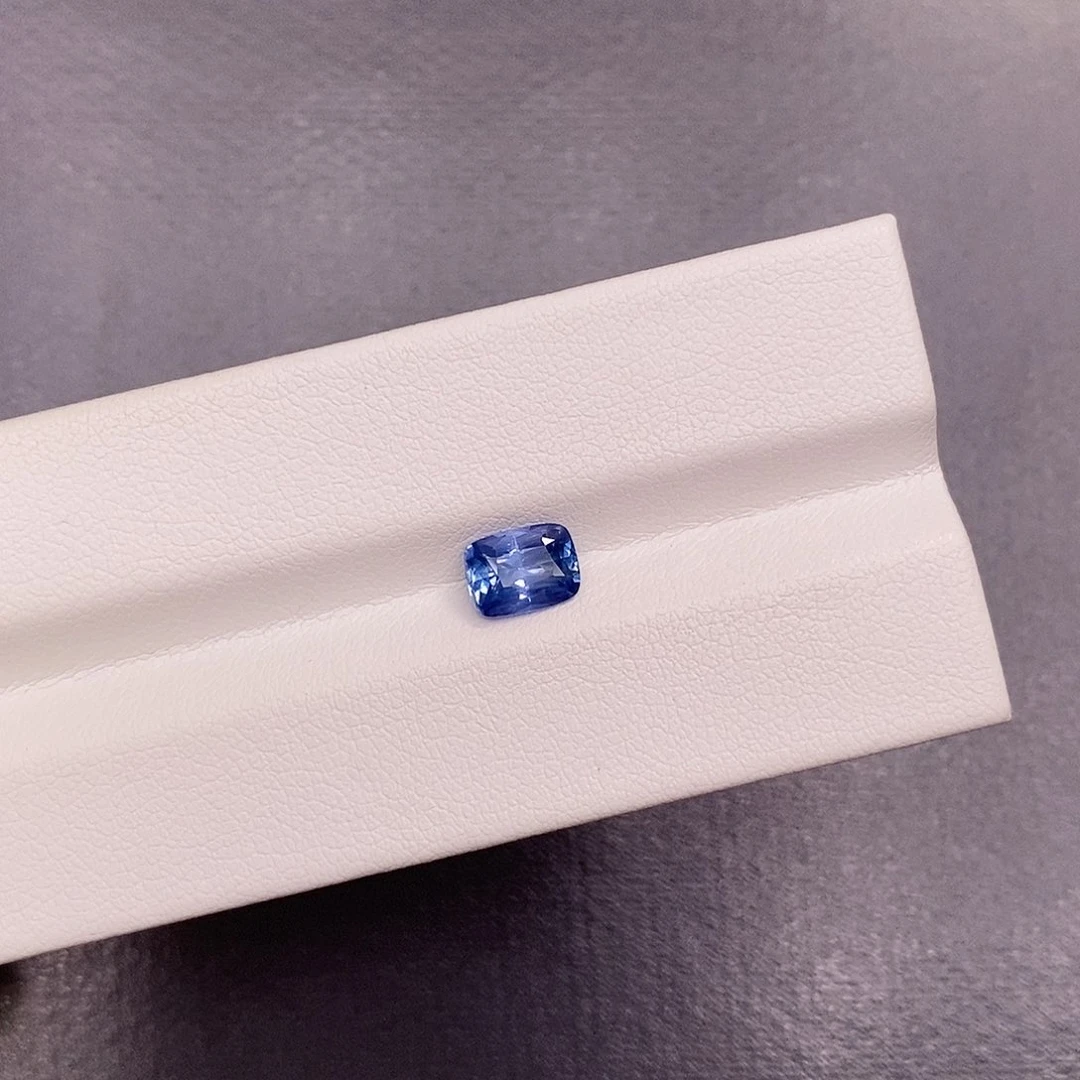裸石蓝宝石1.15克拉 无烧矢车菊蓝