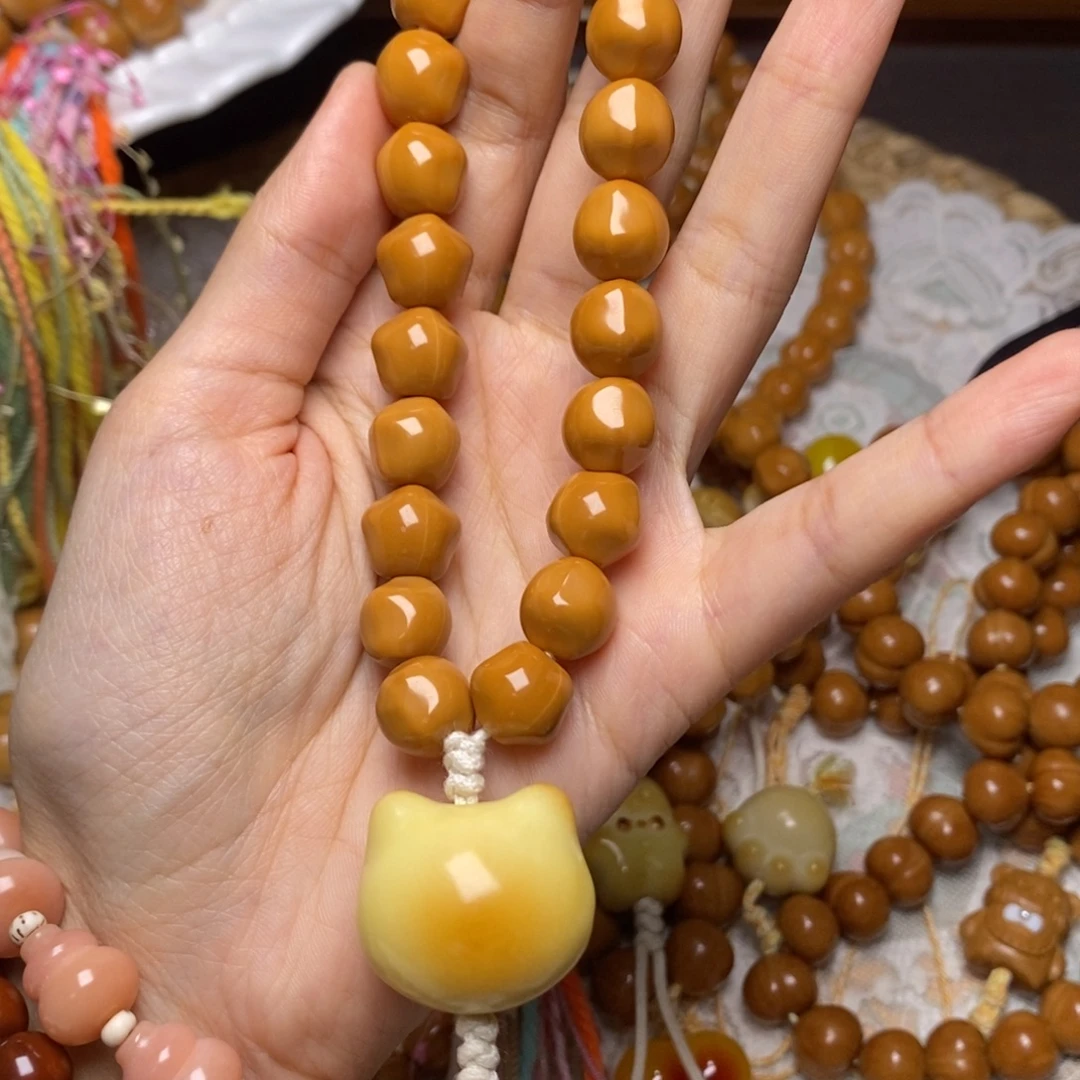 榴***女猴头核桃吊坠手持