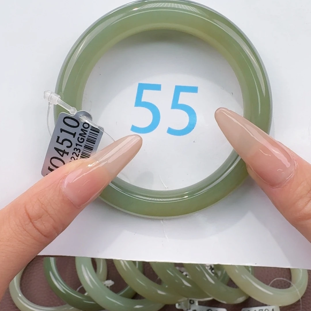 无****和田玉未镶嵌手镯