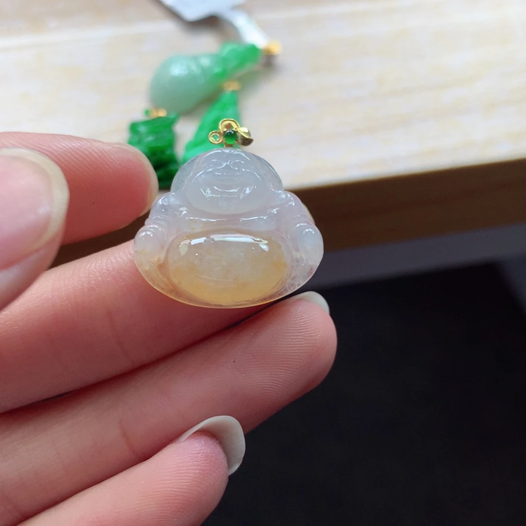 翡翠18K金镶嵌颈饰吊坠