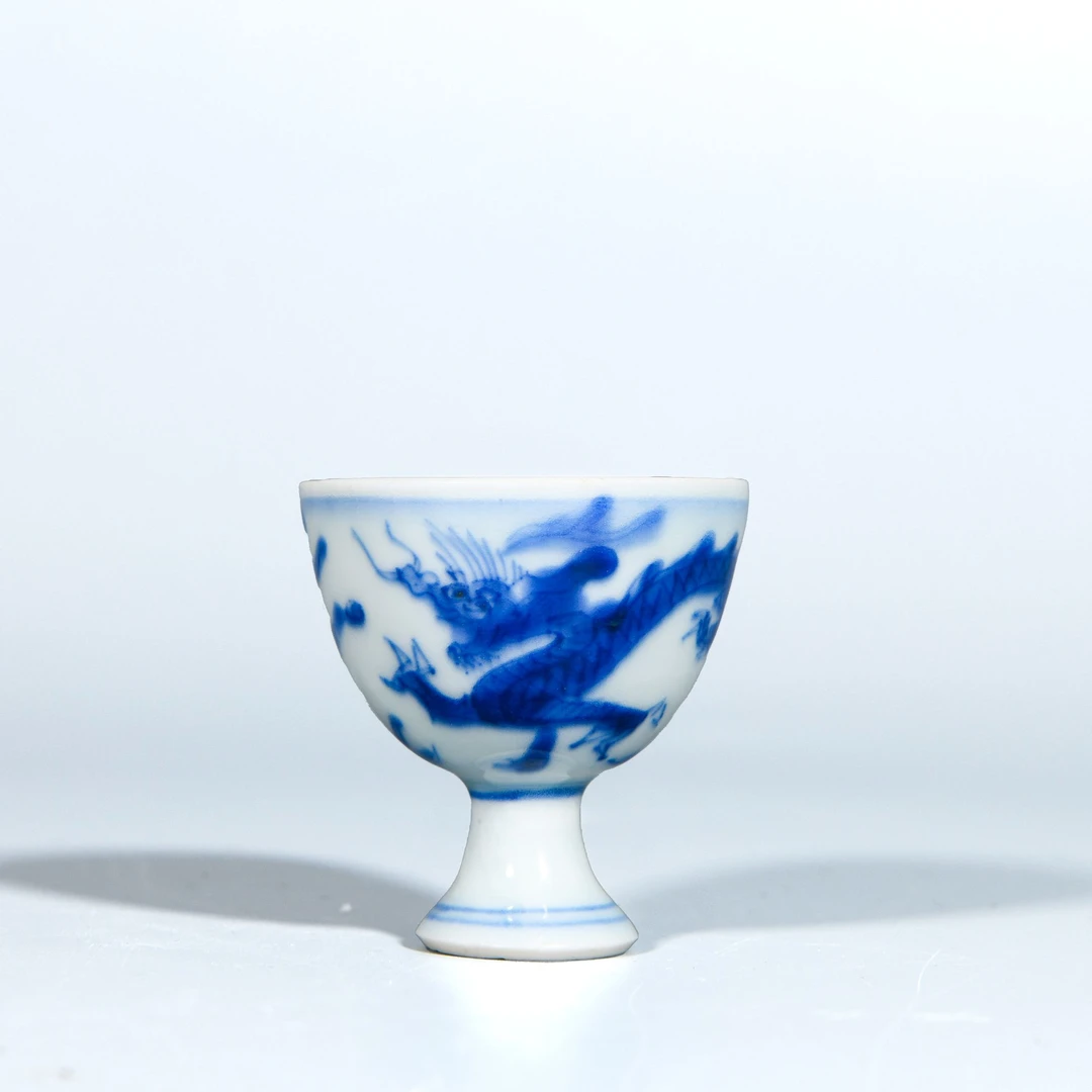 18.明崇祯 青花龙纹高足杯