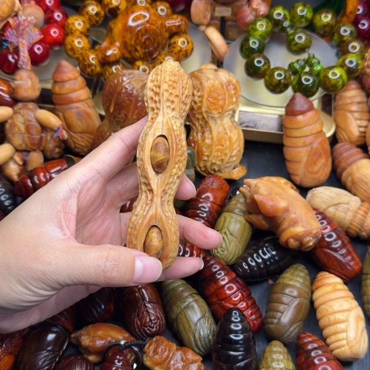 松木琥珀木文玩把件