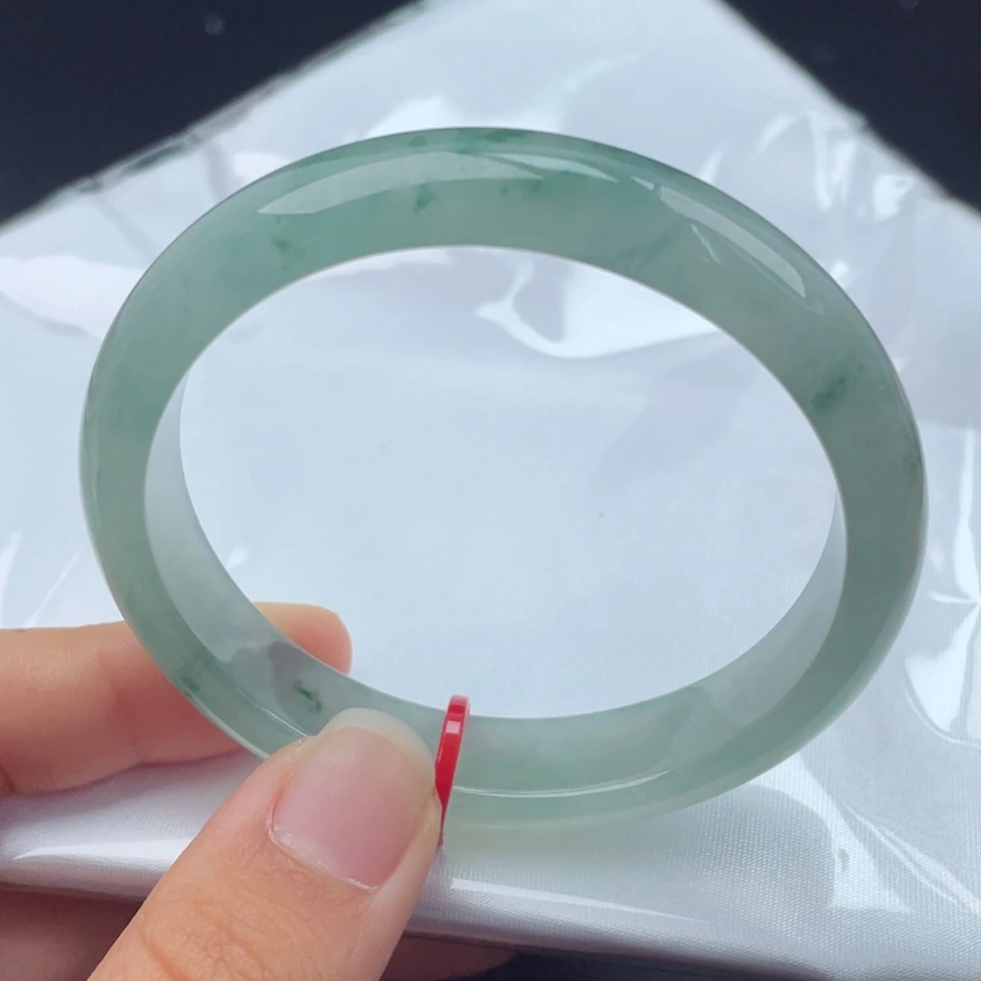 翡翠手镯（贵妃镯）未镶嵌