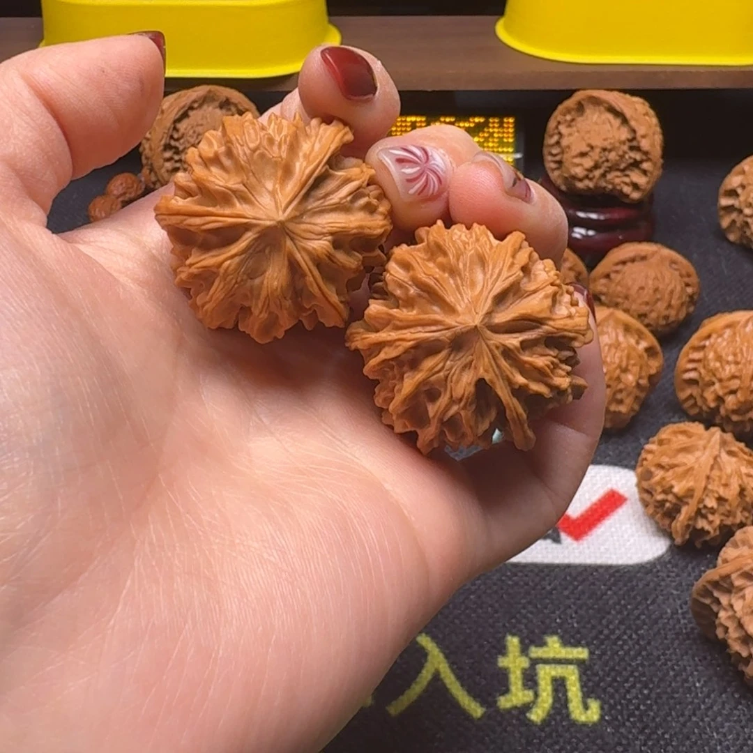 文玩核桃吊坠34三棱