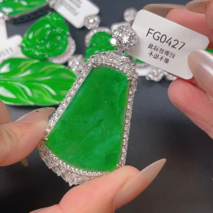 【闪购商品】颈饰银S925镶嵌翡翠翡翠