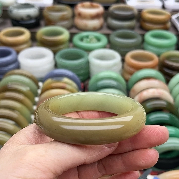 未镶嵌手镯（圆镯）石英质玉