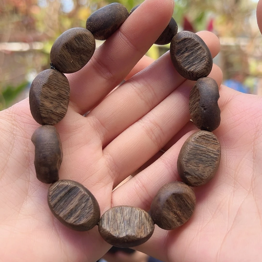 沉香手串张勺子留疤17克，多样性发货一条