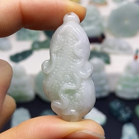 翡翠颈饰未镶嵌吊坠