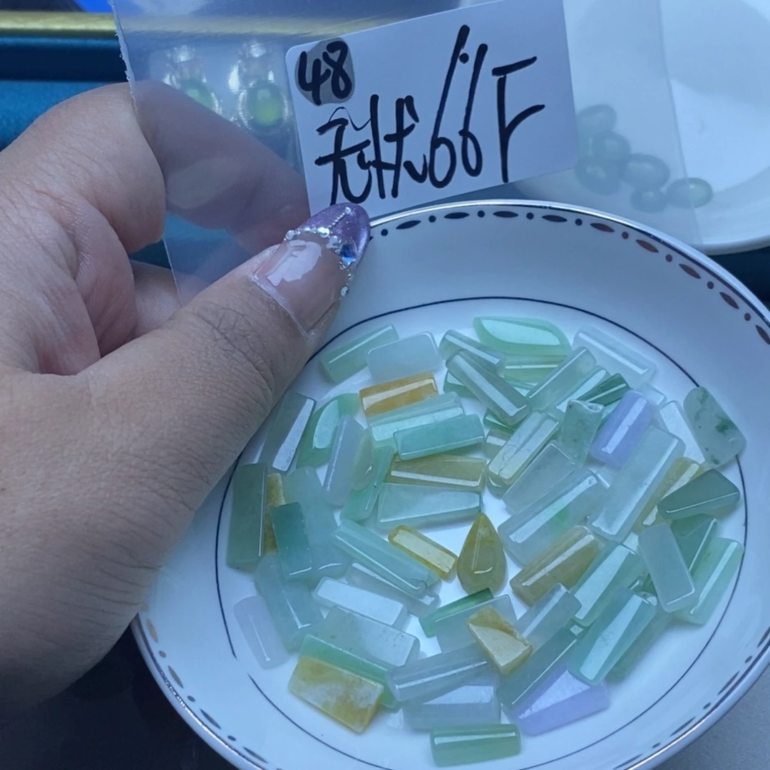 无****翡翠裸石不退不换