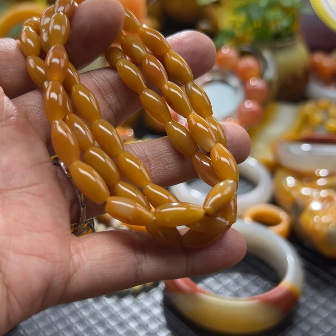 石英质玉未镶嵌颈饰