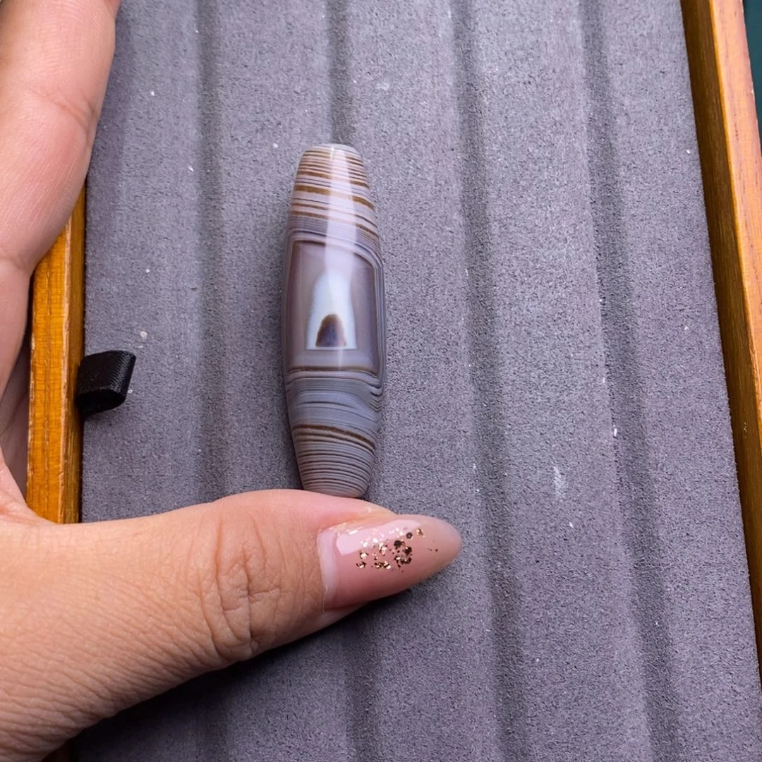 摆***生玛瑙/玉髓未镶嵌珠宝半成品