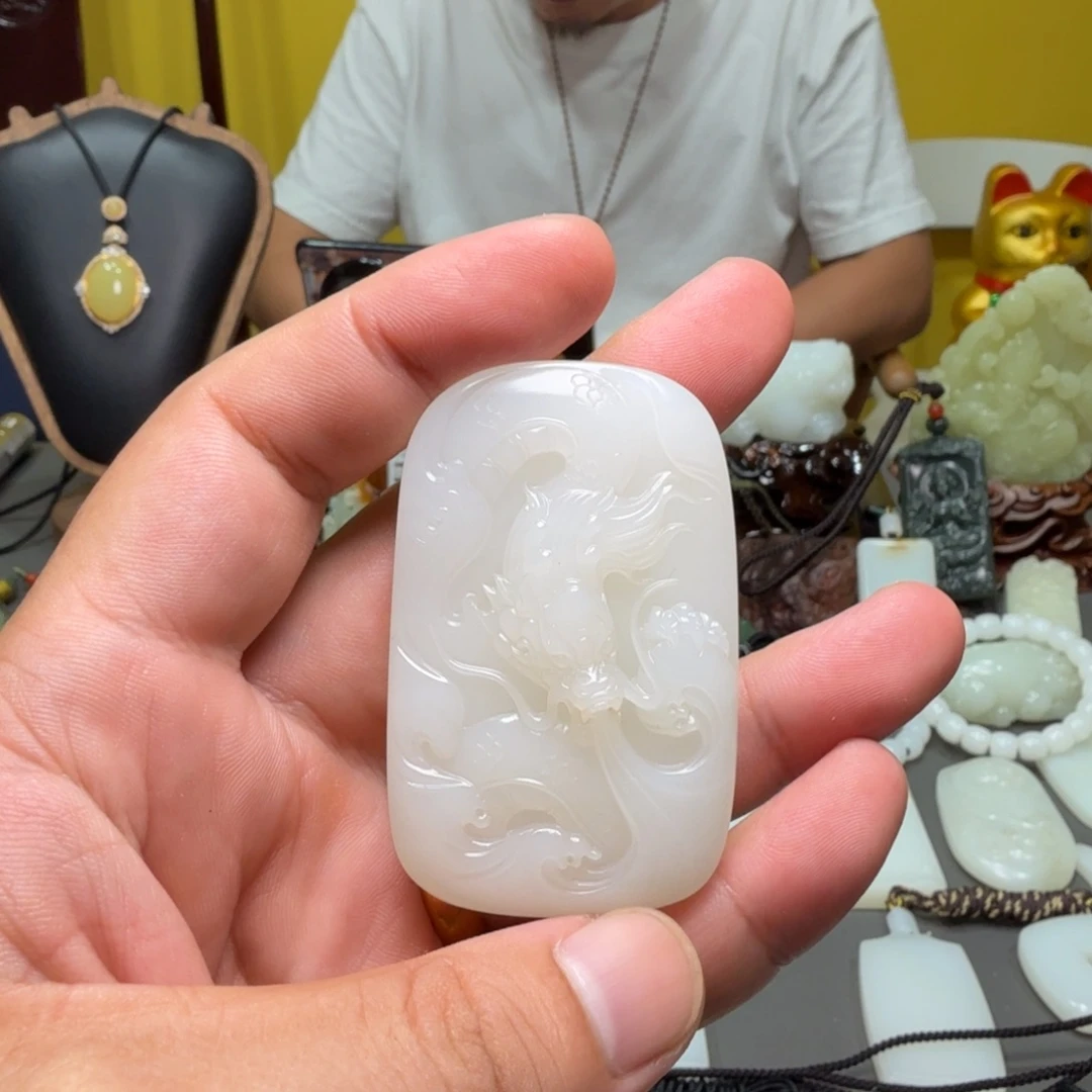 和田玉未镶嵌吊坠(赠链)