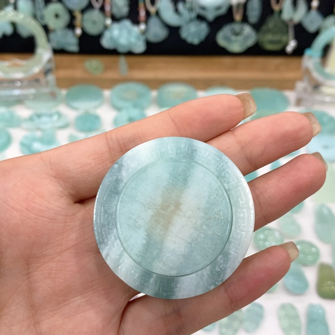 未镶嵌蛇纹石玉颈饰