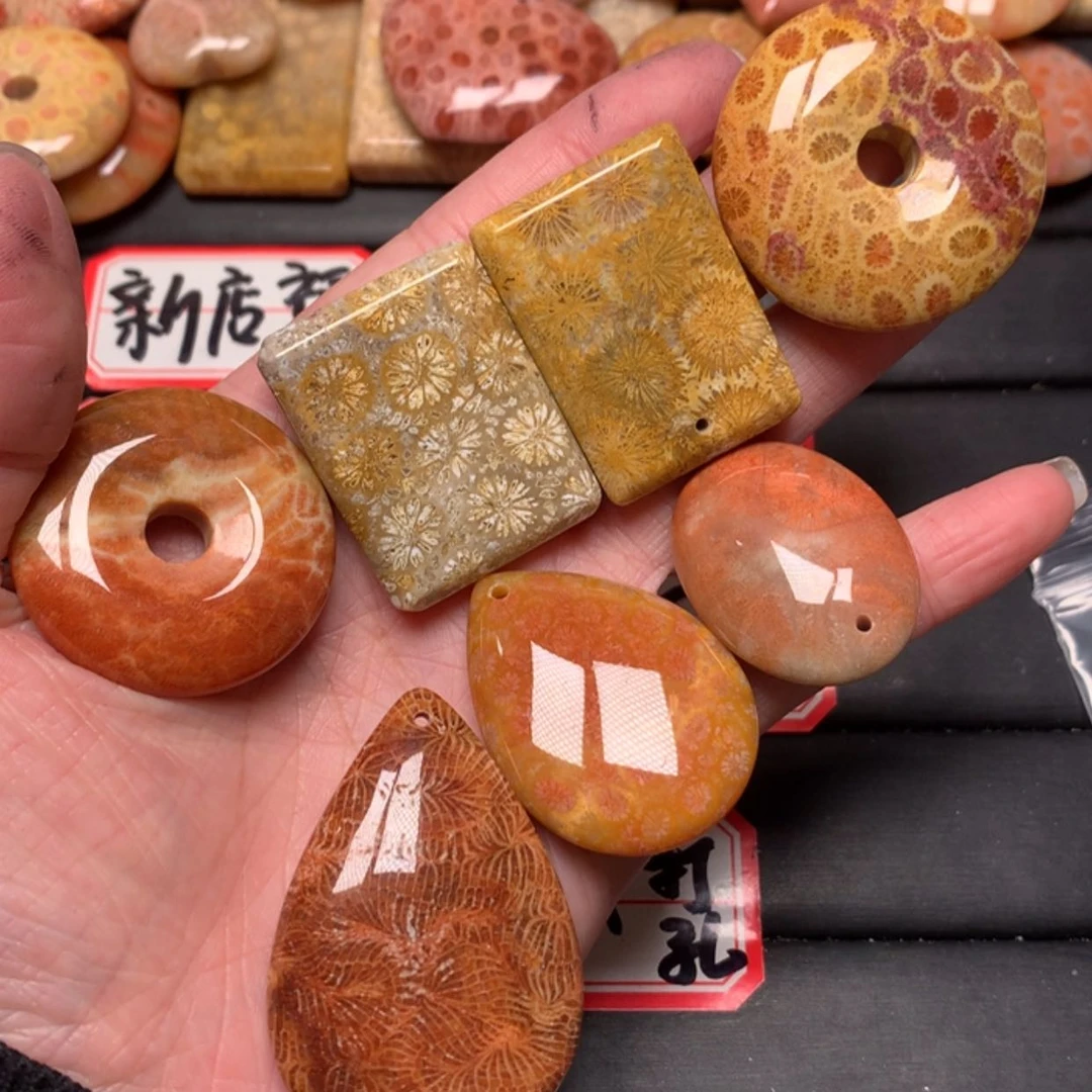 【闪购商品】硅化玉颈饰未镶嵌小***画