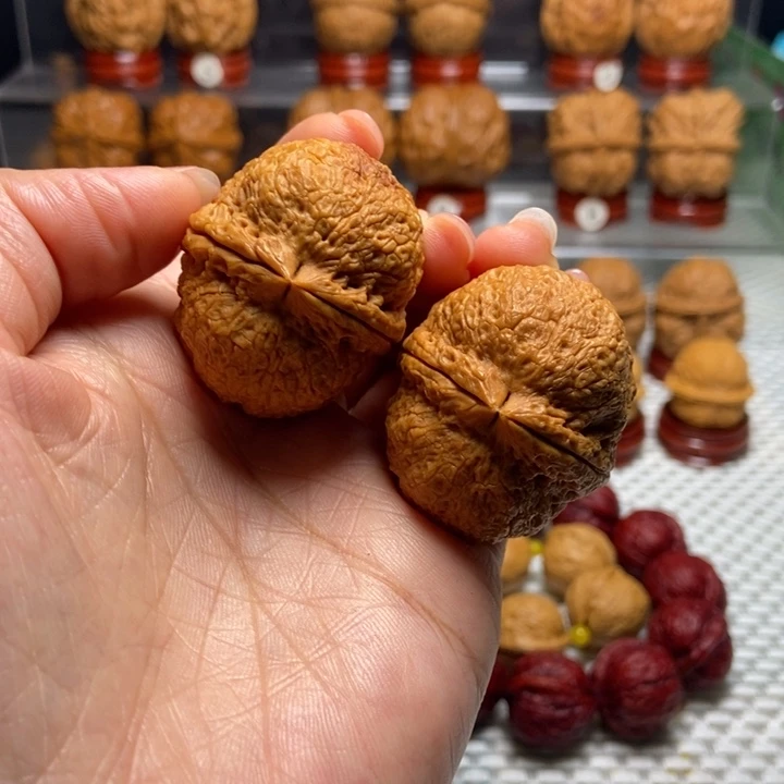 文玩核桃把件10铁绣球