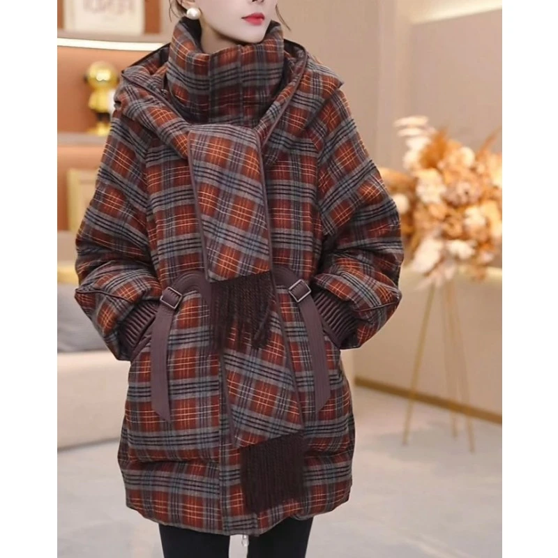 冬季新款时尚格纹连帽羽绒服女气质加厚保暖宽松妈妈穿白鸭绒外套