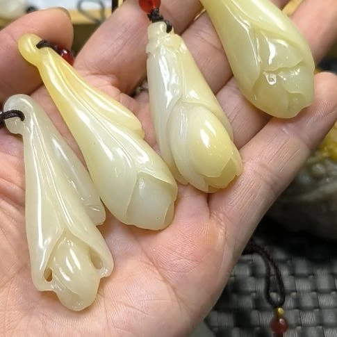 寿山石芙蓉石玉兰花挂坠