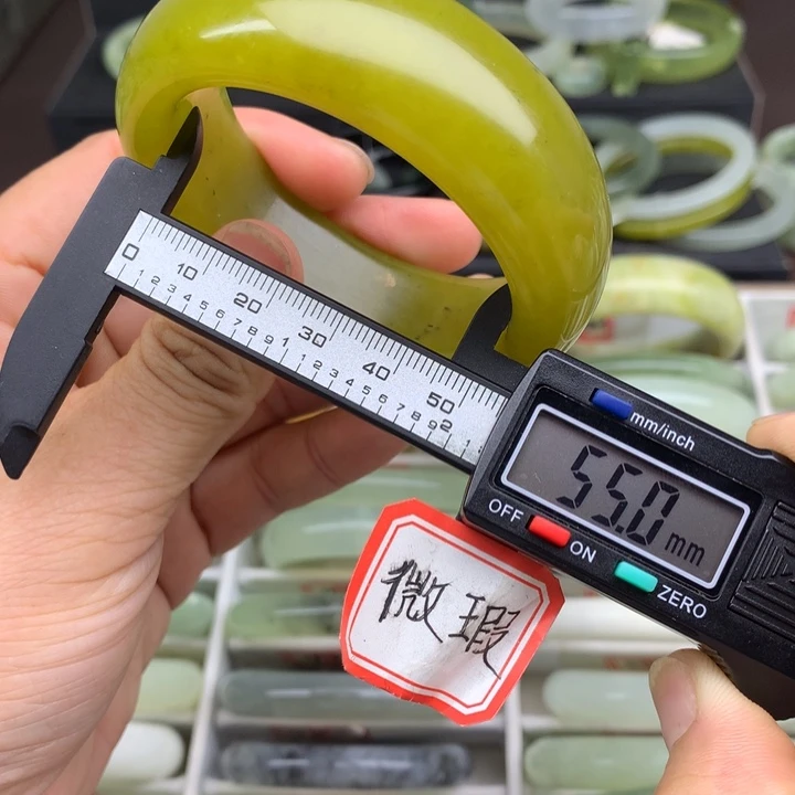 蛇纹石玉未镶嵌手镯500