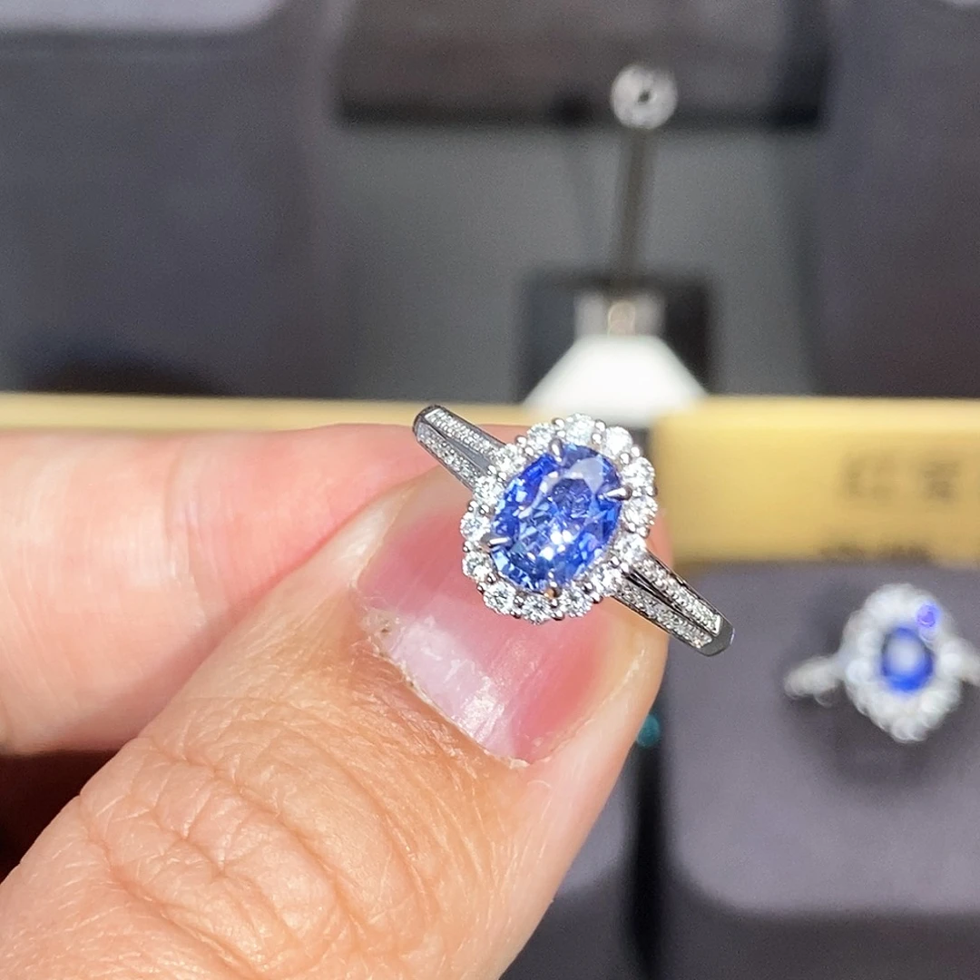 蓝宝石戒指18K金镶嵌0.94克拉