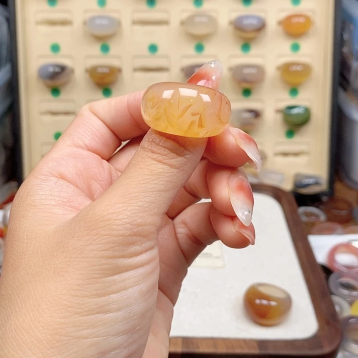 合金戒指玛瑙/玉髓一****?