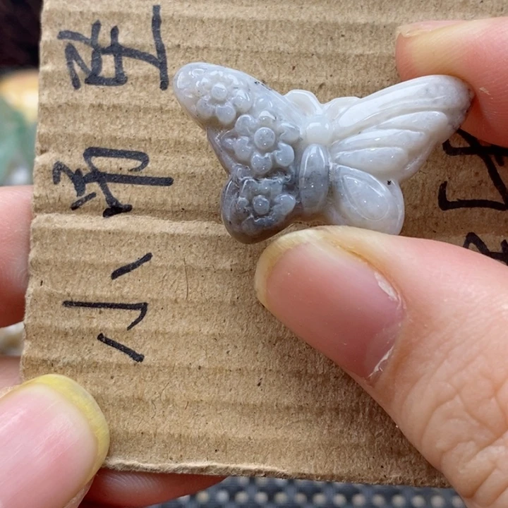 硅化珊瑚（珊瑚玉）颈饰未镶嵌