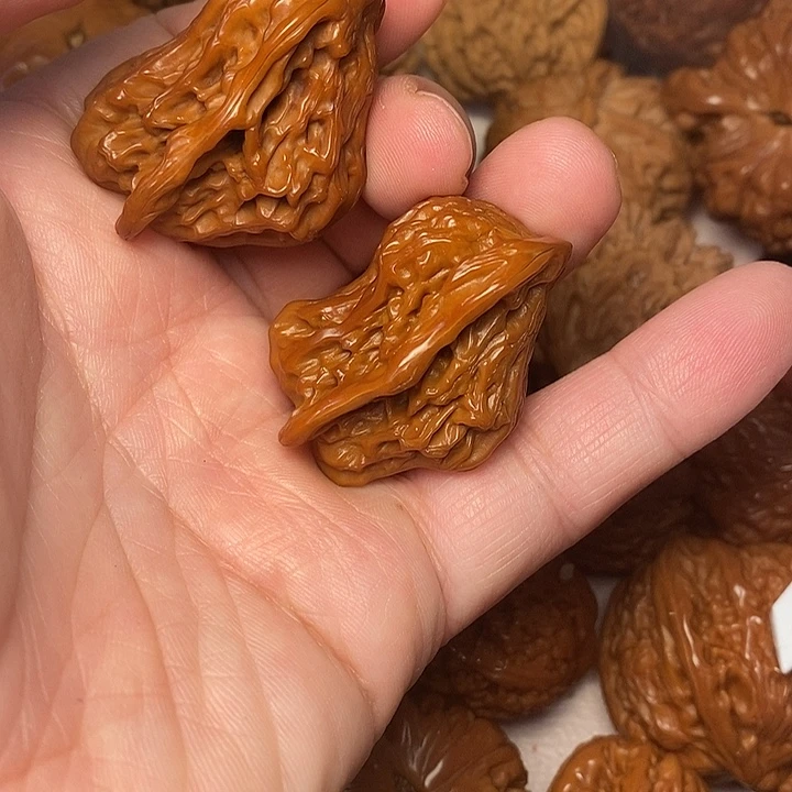 文玩核桃吊坠小鸟