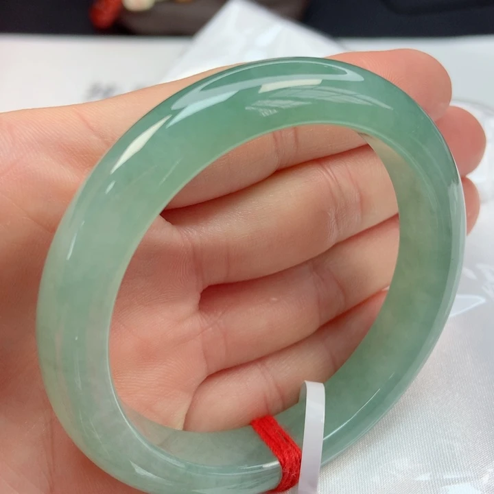 翡翠手镯未镶嵌55圈