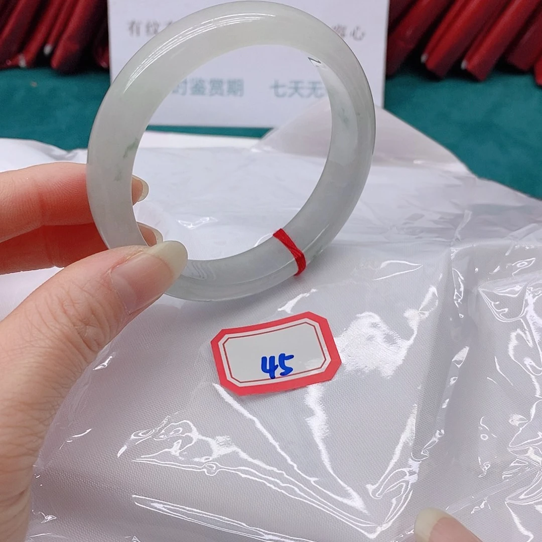 翡翠手镯未镶嵌不*45555555555