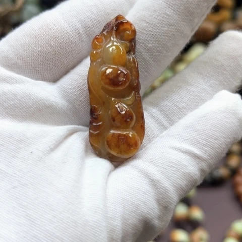 和***财未镶嵌岫岩河磨玉（透闪石质玉）挂件