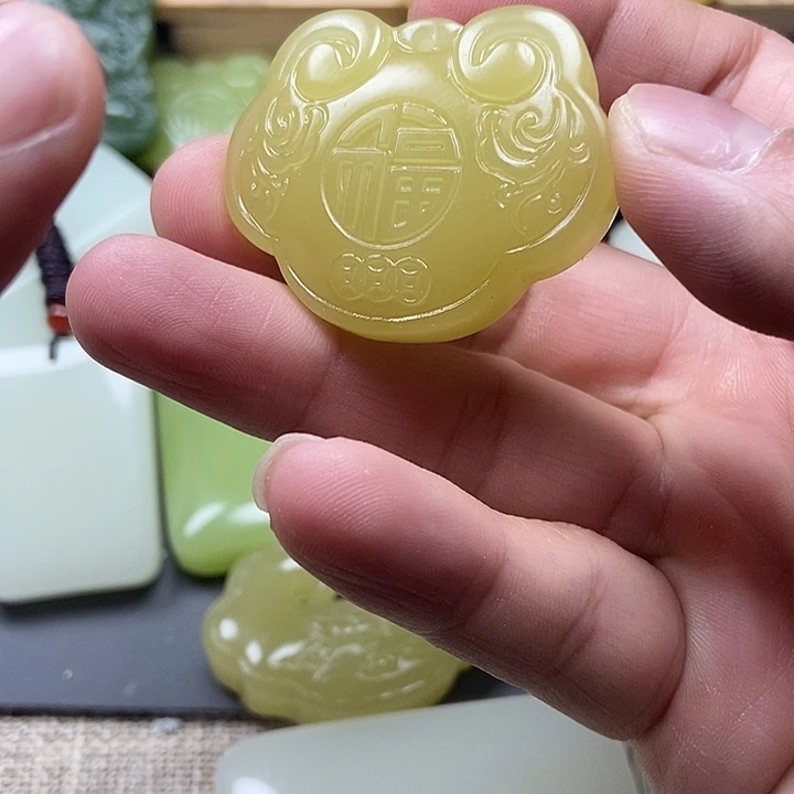 和田玉未镶嵌颈饰