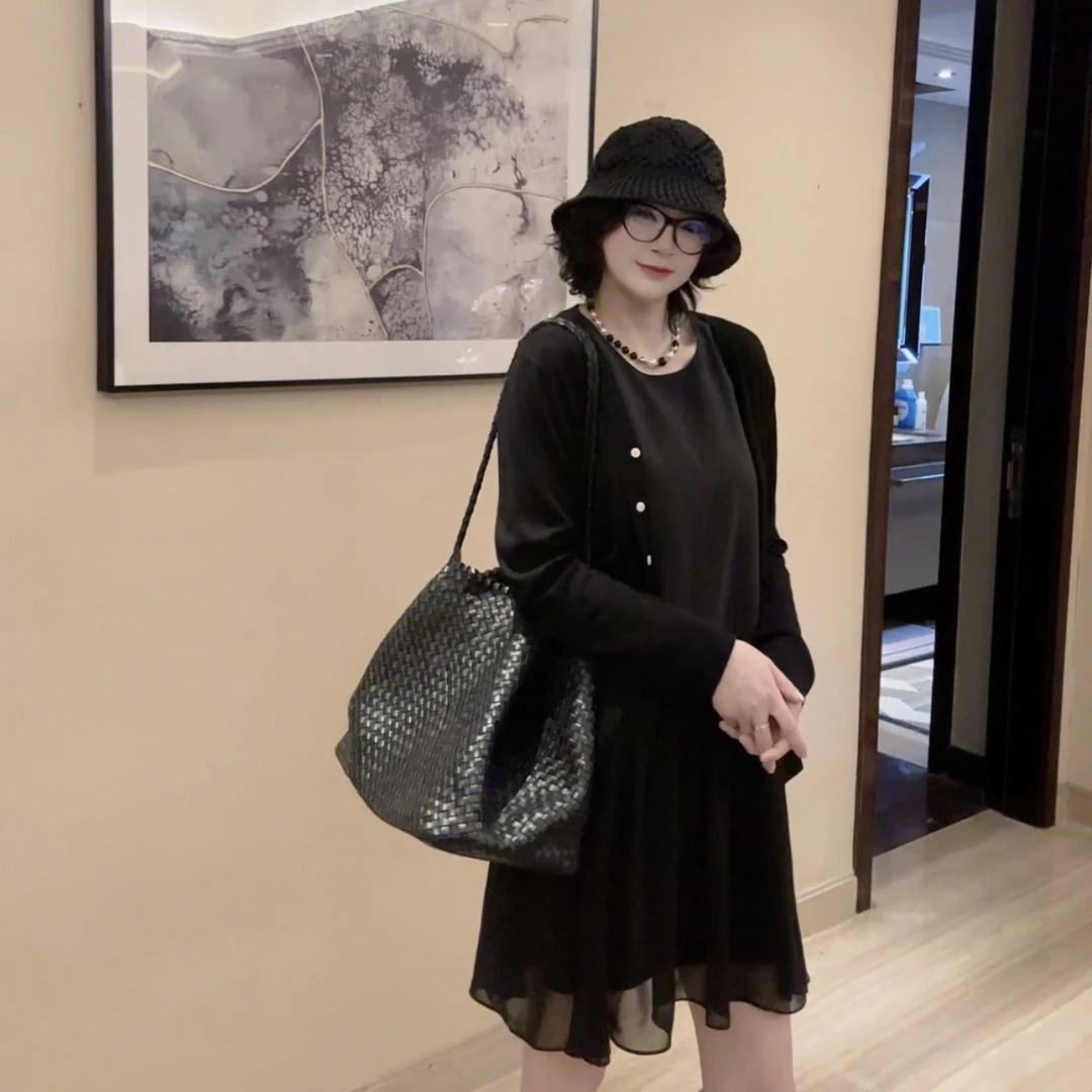 菲爷驾到【巧艺交辉】设计感拼接裙摆黑色极简连衣裙H6Q02X32400