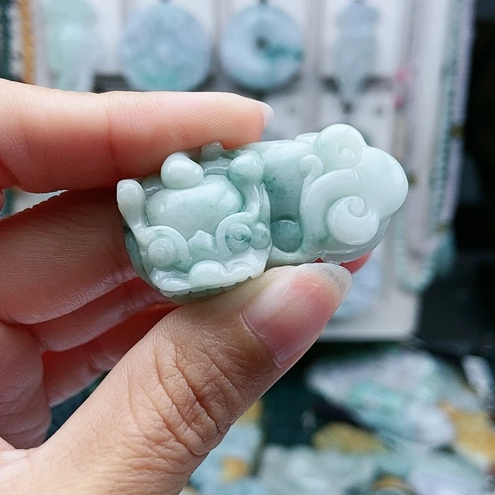 颈饰足铂镶嵌翡翠翡翠