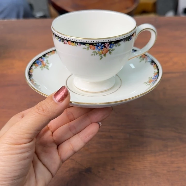 一个陶瓷物件哈哈哈哈