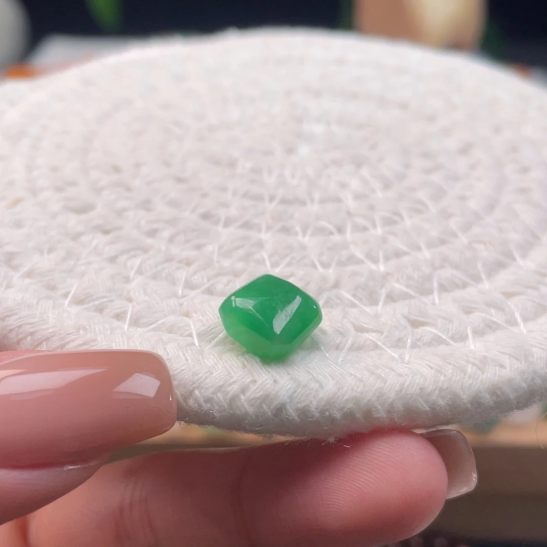 未镶嵌定制翡翠天然缅甸翡翠a货阳绿随形