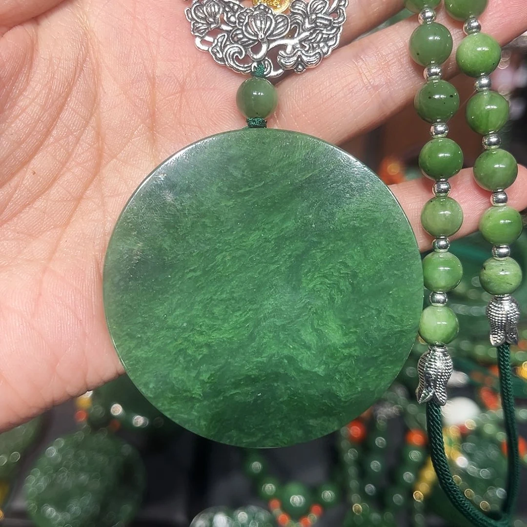 颈饰未镶嵌和田玉（糖玉）心****哥