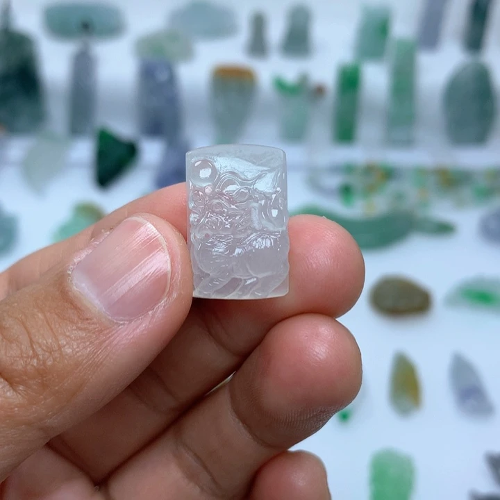 定制翡翠未镶嵌麒麟
