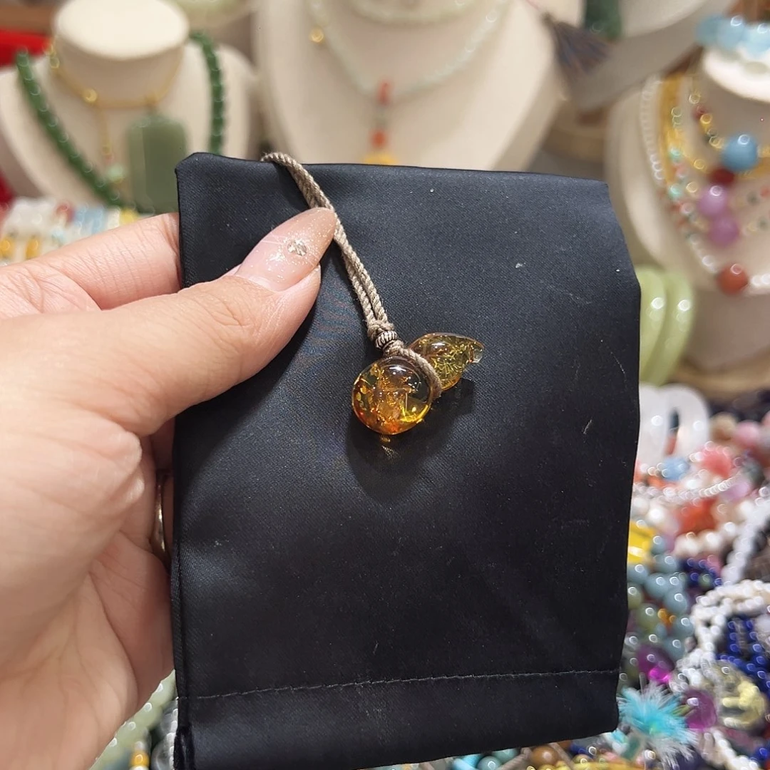 琥珀颈饰未镶嵌森****?