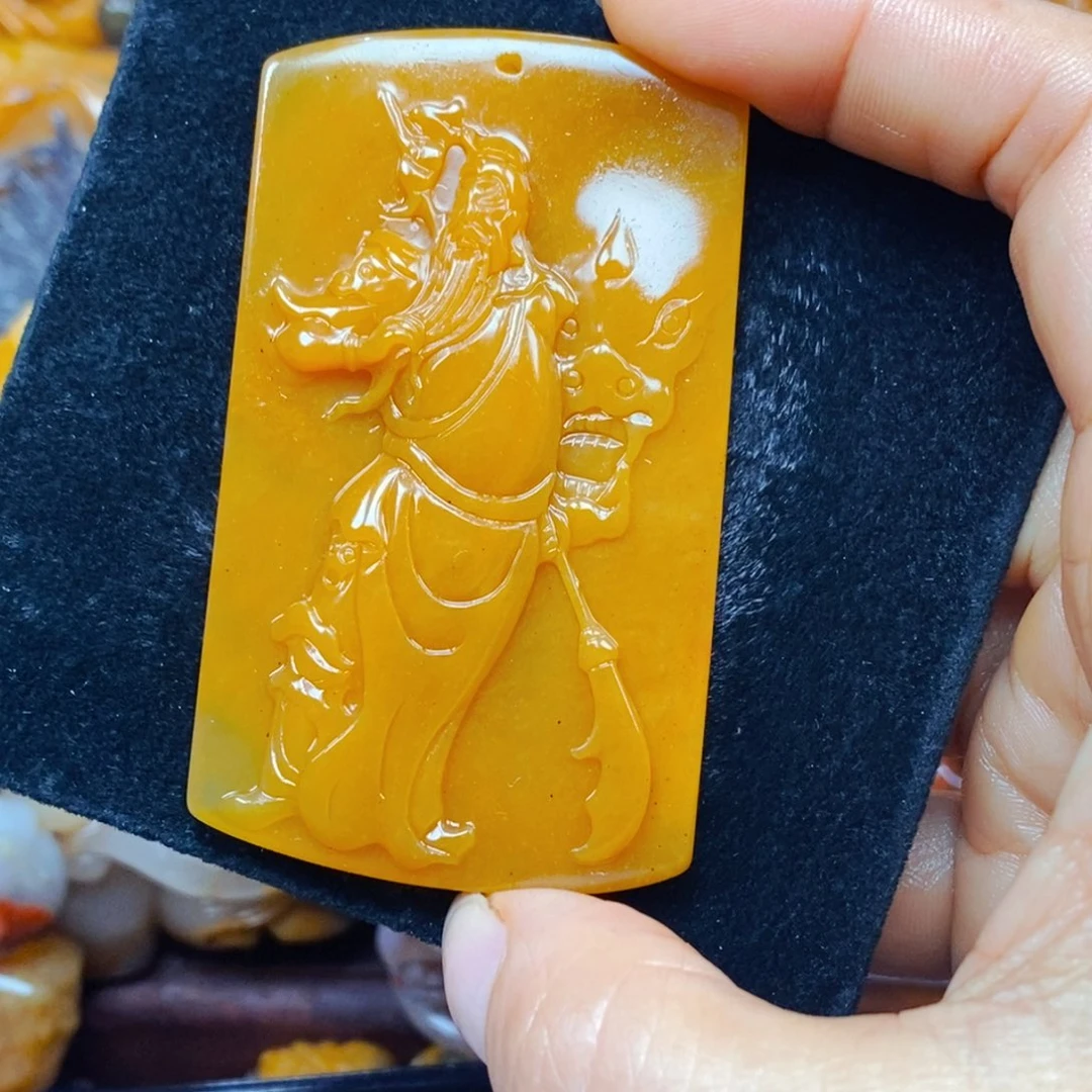 未镶嵌石英质玉（黄龙玉）颈饰