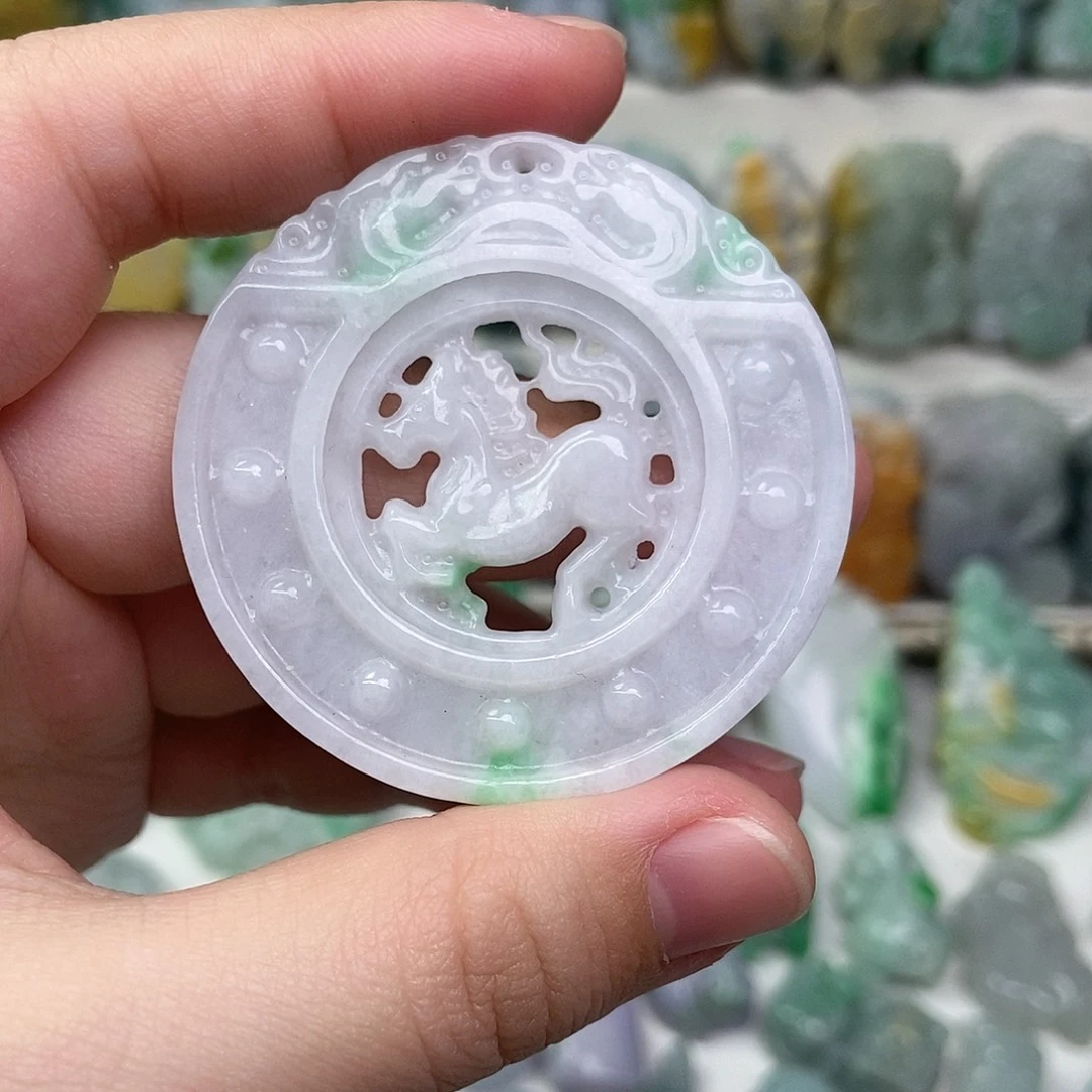 翡翠未镶嵌吊坠(赠链)