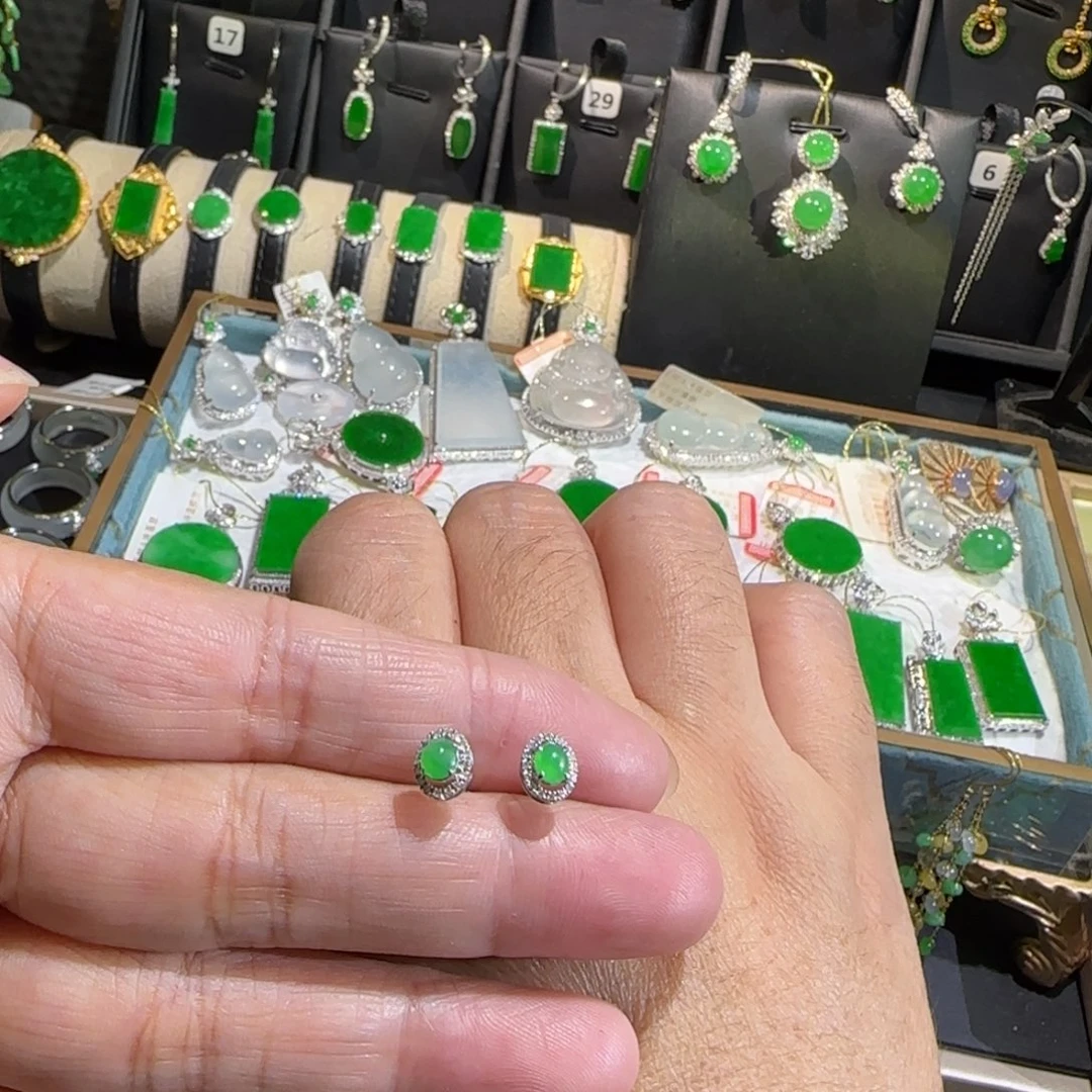 翡翠18K金镶嵌颈饰耳钉