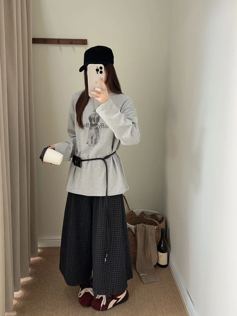 程程甄选  韩系大门设计感ins风小狗云朵绒百搭休闲打底衫9063