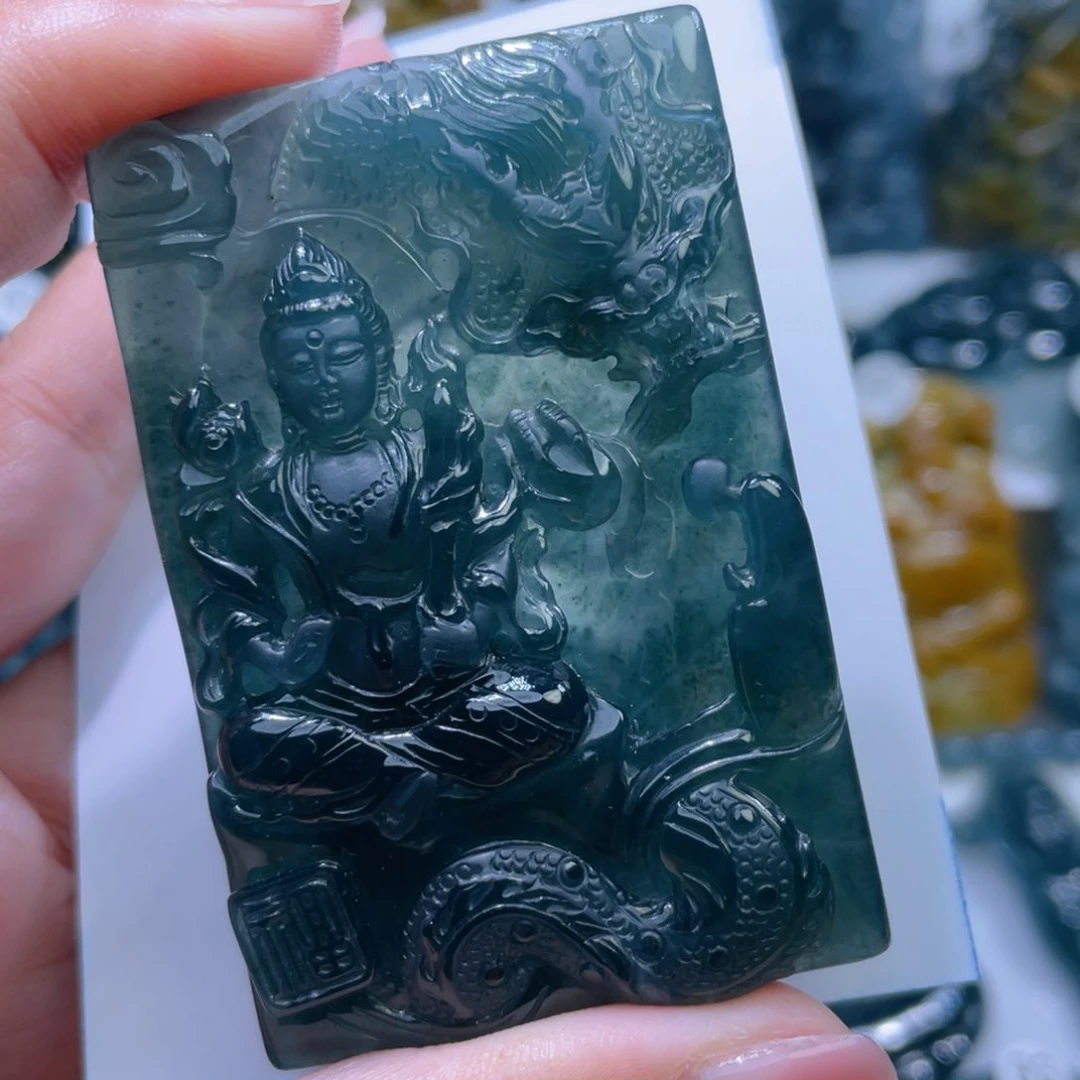 翡翠颈饰未镶嵌杨*林