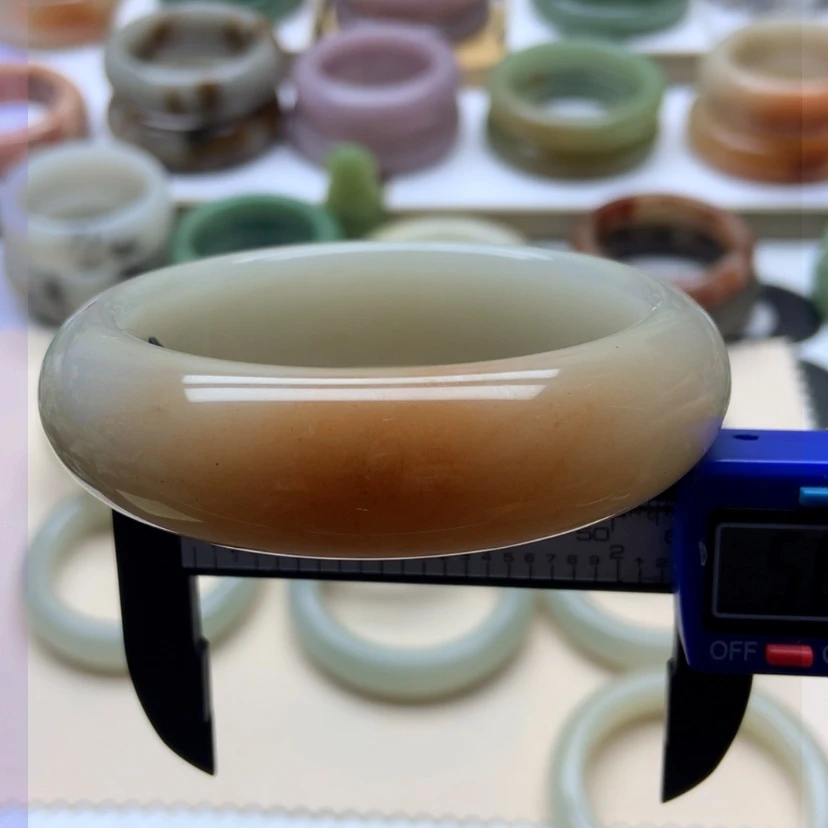 【闪购商品】未镶嵌手镯石英岩玉