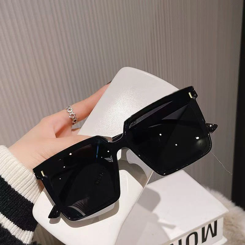 【光头强甄选】网红同款米钉墨镜女时尚出街摆拍显白防紫外线眼镜