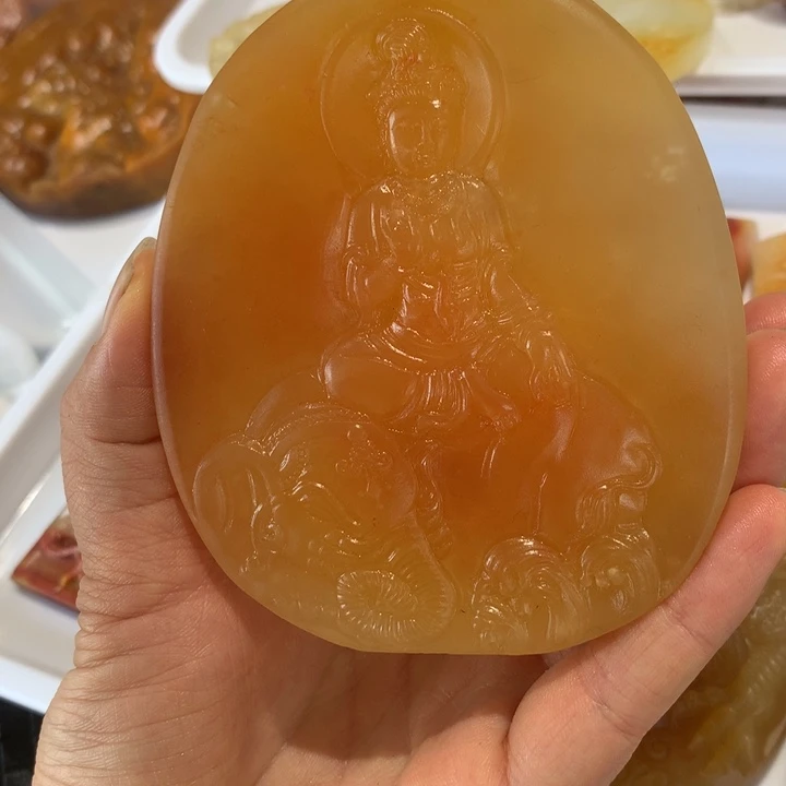 石英质玉（黄龙玉）未镶嵌颈饰