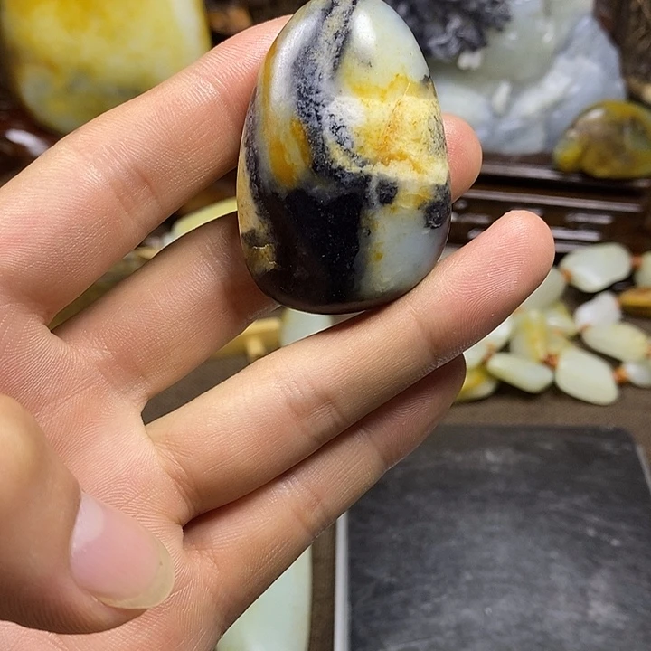 和田玉未镶嵌把件