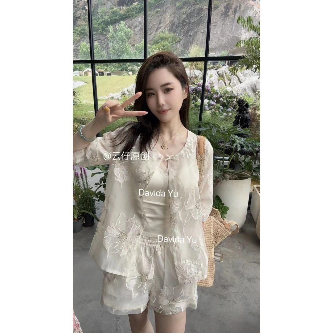 【靓典】轻奢洋气重工新中式 夏季新中式刺绣防晒上衣裤子套装 D840