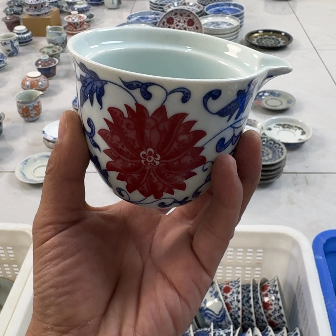 彩***摆件陶釉里红缠枝莲公道杯