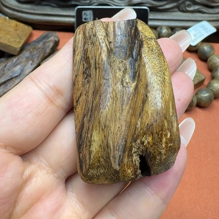 大叶紫檀（黑酸枝木类）
