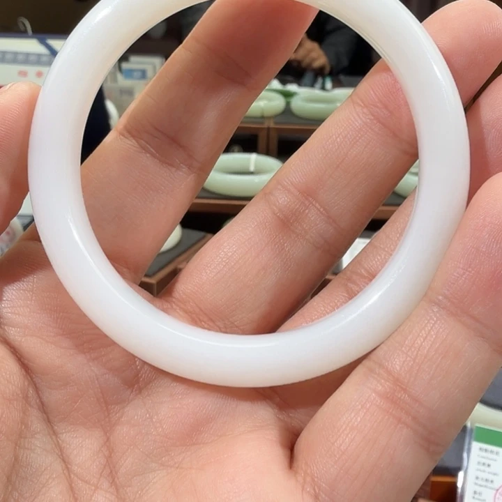 7***后和田玉（白玉）未镶嵌手镯